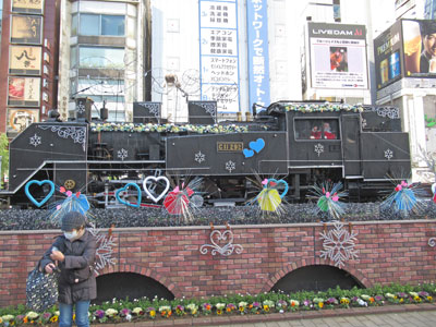 新橋駅SL広場には蒸気機関車が鎮座してます